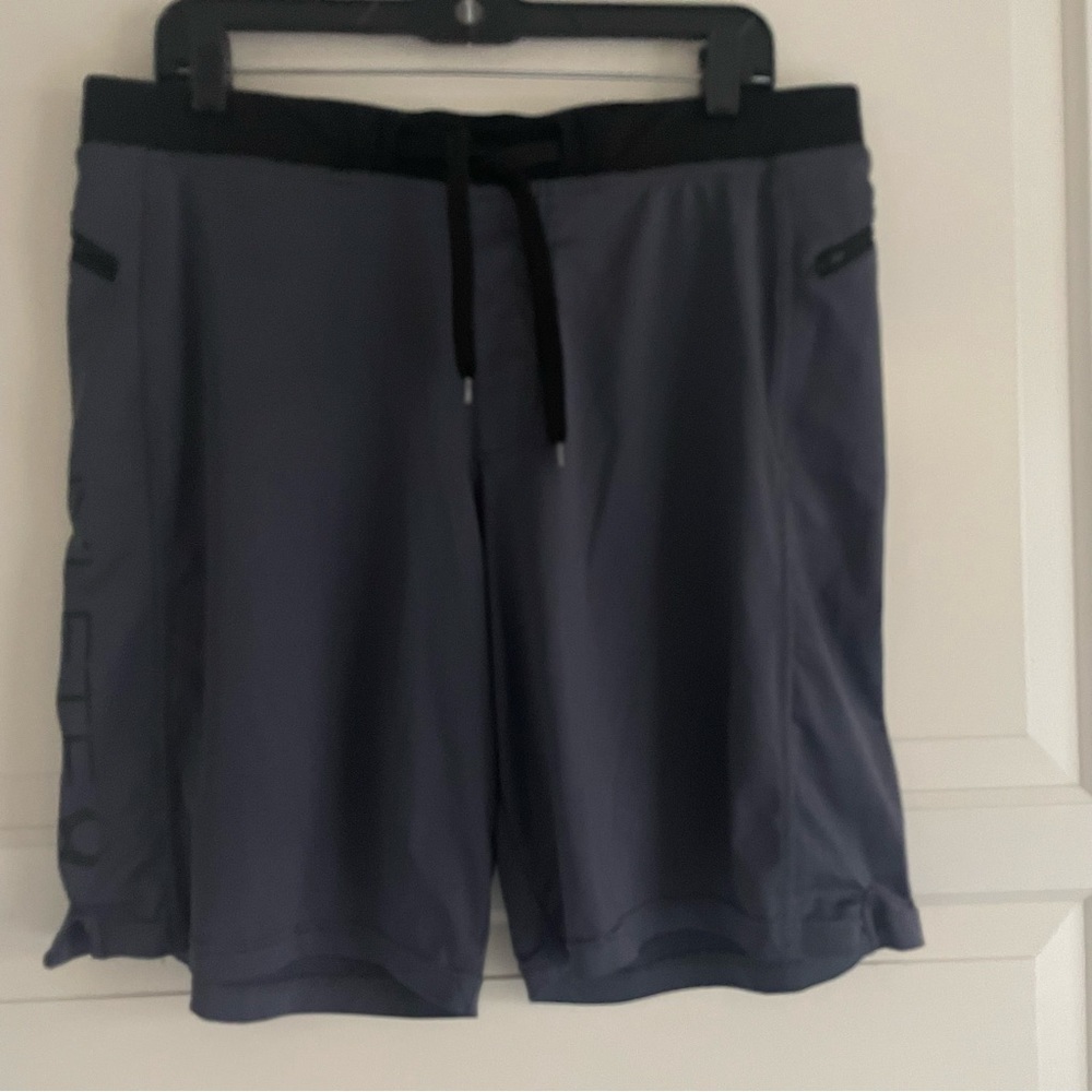 Hylete Mens verge Above Knee Gray Shorts Gray 30395